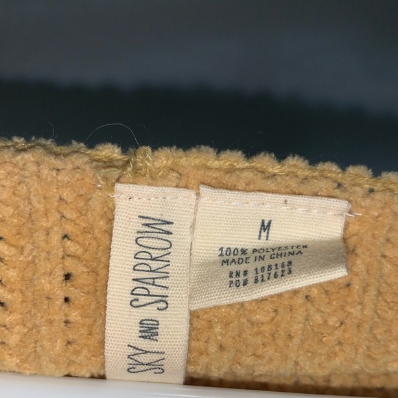 Sky and Sparrow cropped, oversized soft yellow/gold sweater - Picture 4 of 5